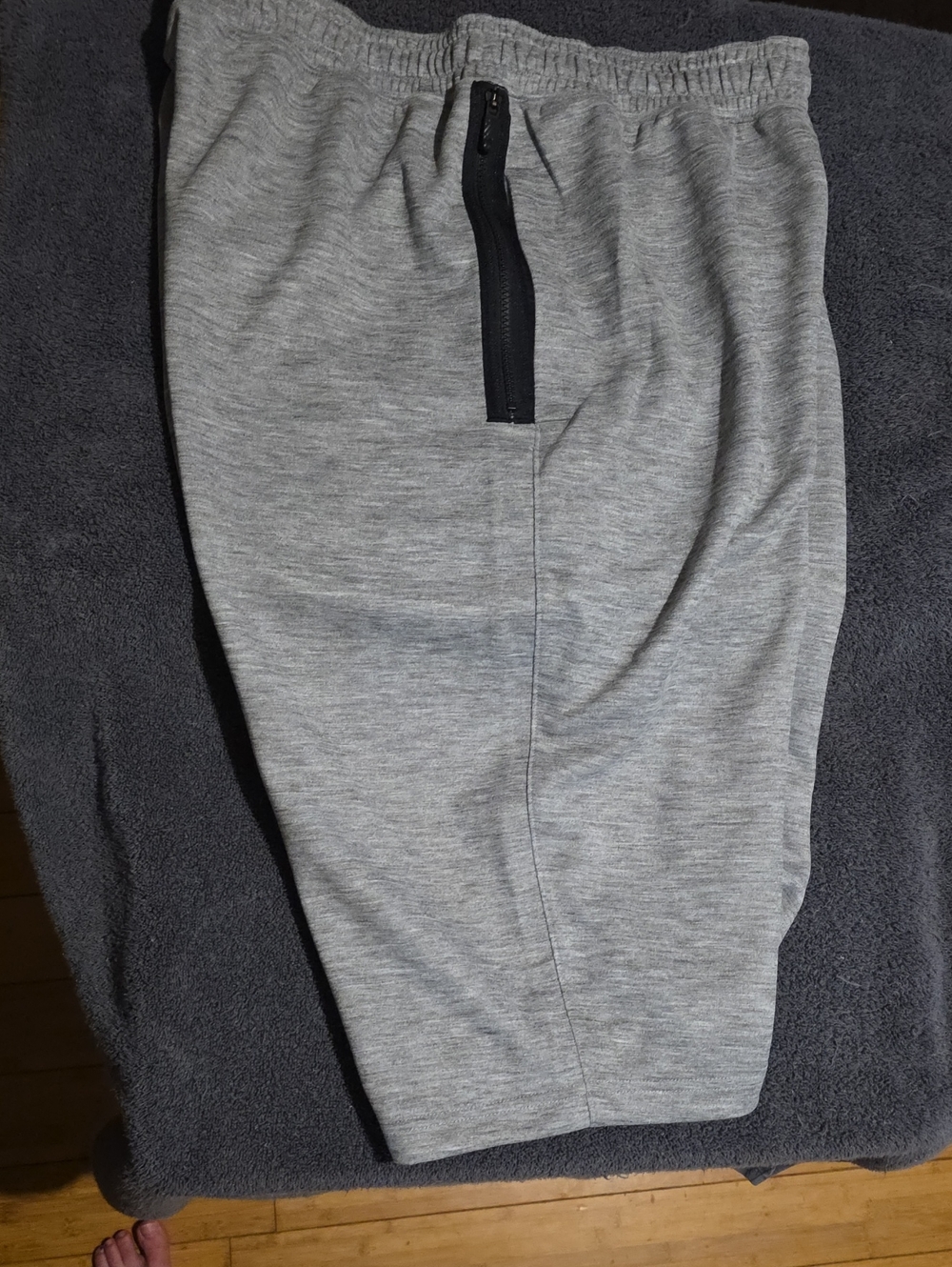 Nike Men's Heather Gray Jogger Pants with Black Zip Pocket